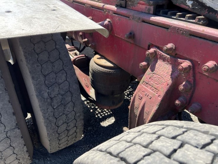 1997-peterbilt-567-image-16