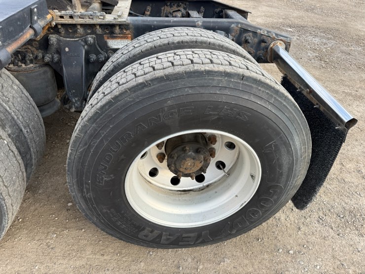 2019-freightliner-cascadia-125-image-10