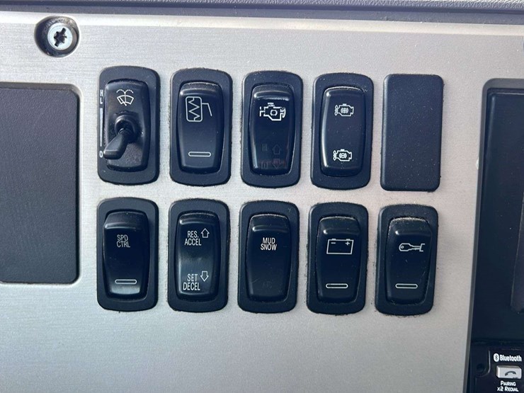 2018-mack-gu-granite-6-axle-dump-truck-image-48