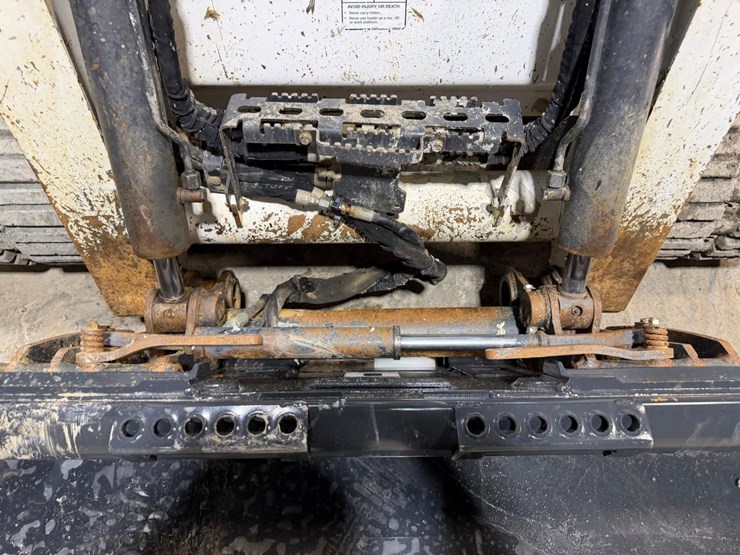 2022-bobcat-t770-image-10