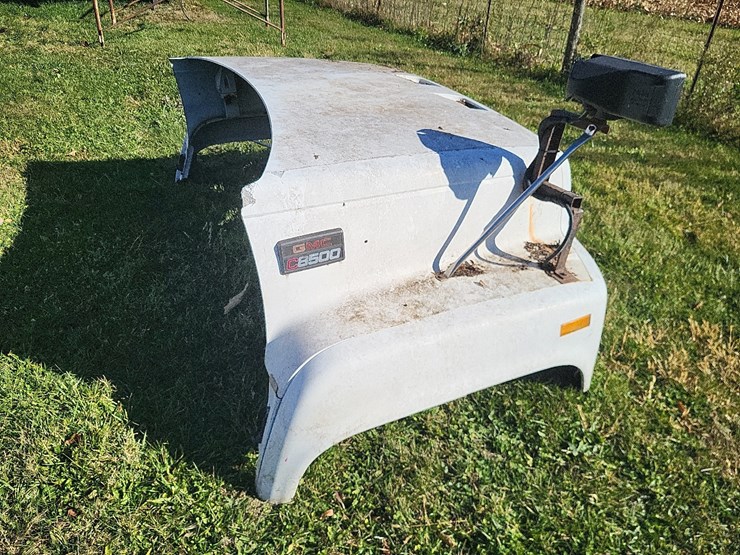 gmc-c8500-truck-hood-image-4