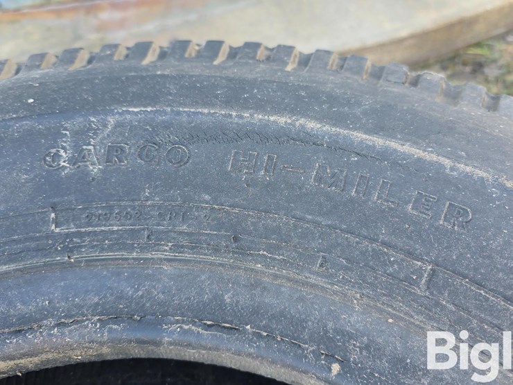 used-implement-&-vehicle-tires-image-14