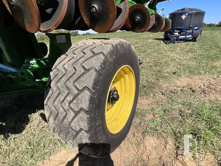 2021-john-deere-1745-image-11