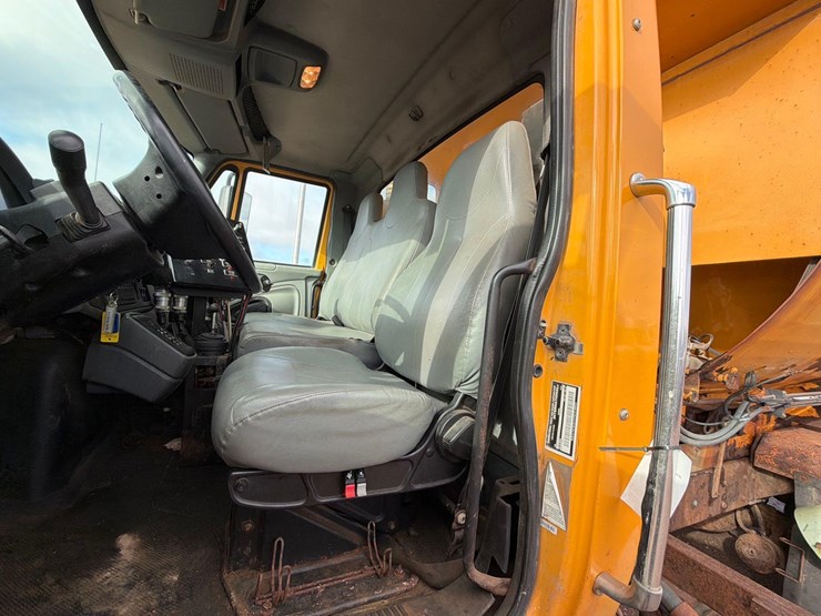 international-7400-image-29