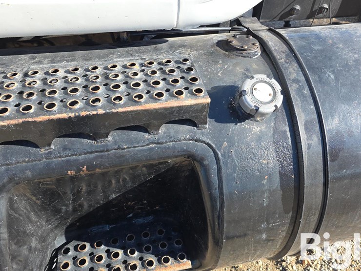 mack-r688st-image-12