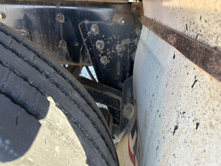 2017-international-hx615-image-40