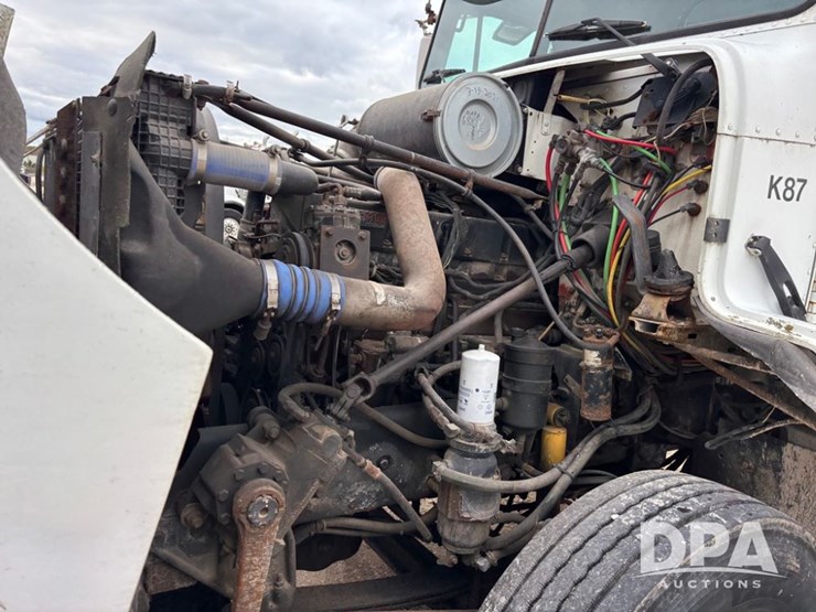 freightliner-fld112-image-37