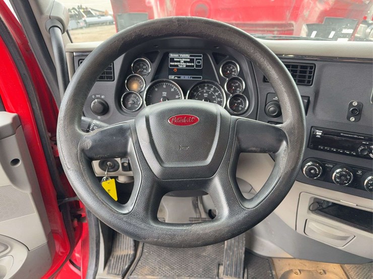 2019-peterbilt-579-image-55