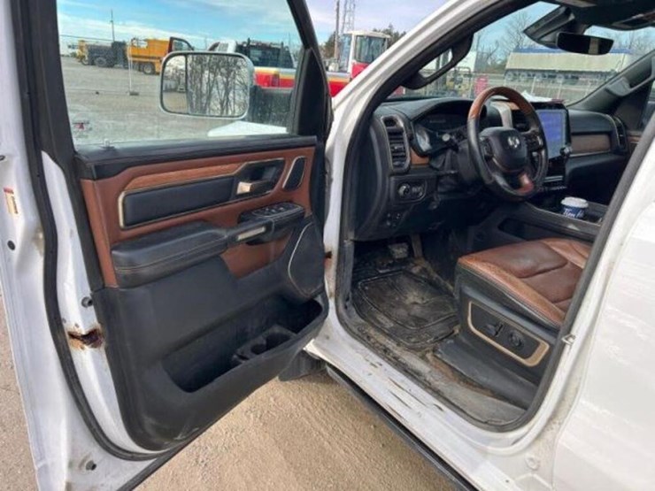 2020-ram-1500-laramie-longhorn-image-19