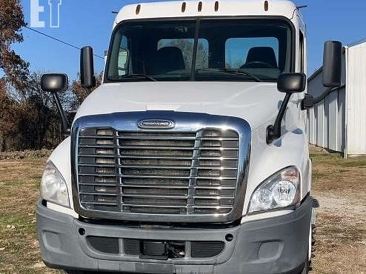 2016-freightliner-cascadia-125-image-2