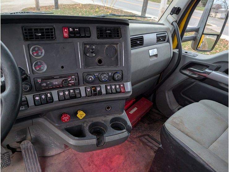 2020-kenworth-t880-image-21