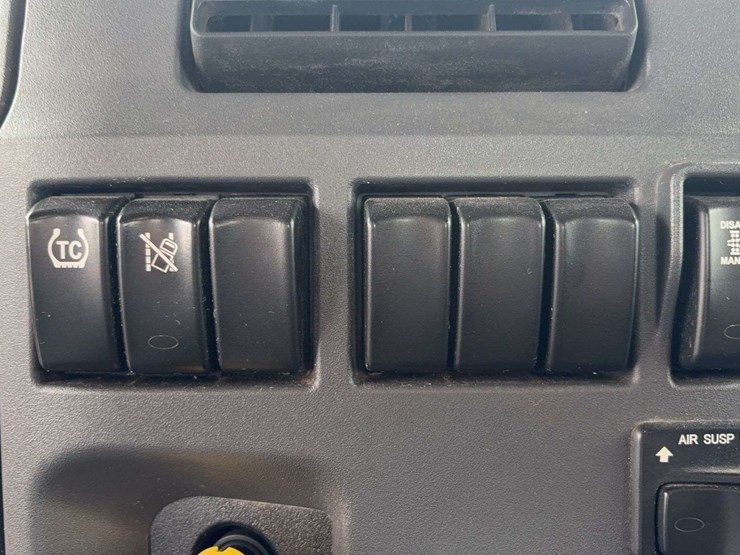 2018-peterbilt-579-image-56