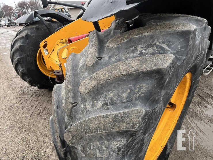 jcb-541-70-agri-plus-image-15