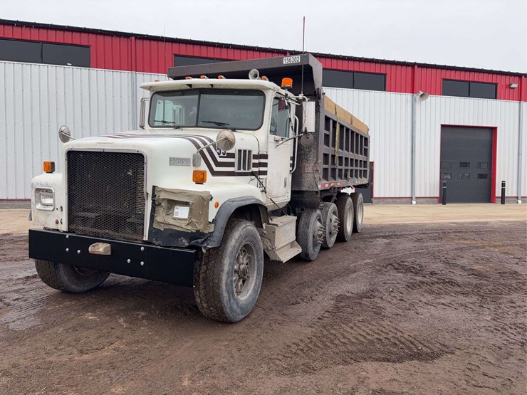 1996-international-5000-image-2