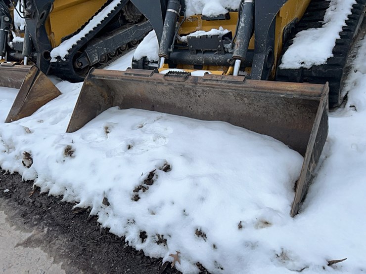 2021-deere-333g-image-4