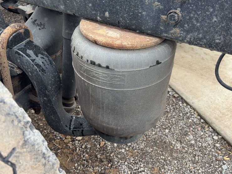 2018-peterbilt-579-image-11