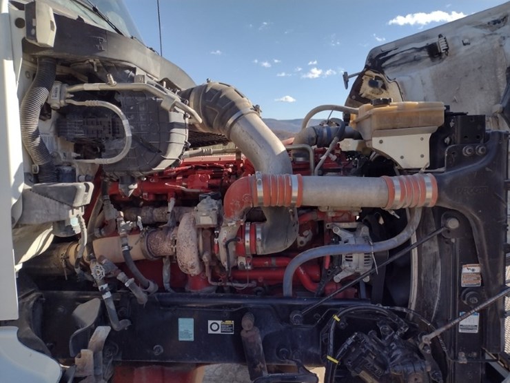 peterbilt-567-image-17