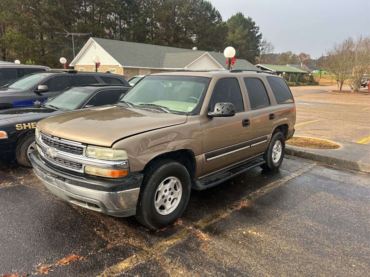 2004-chevrolet-tahoe-image-1