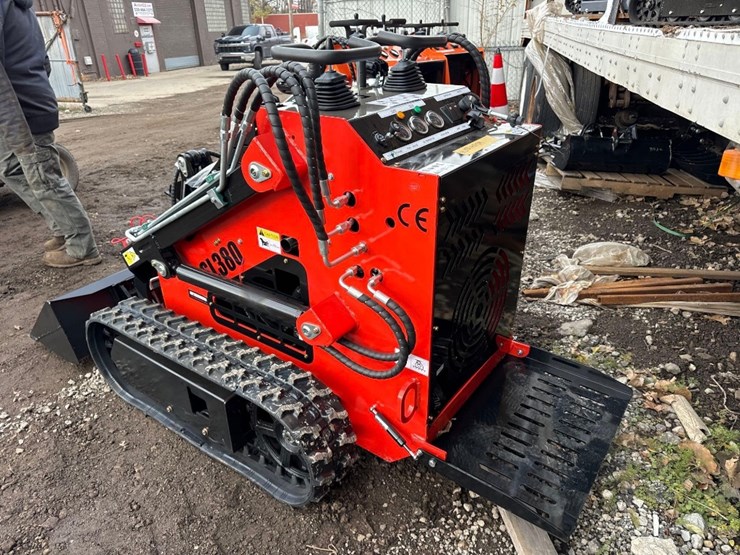 new-sdlool-co-mini-stand-on-skidloader-model-sl380-image-1