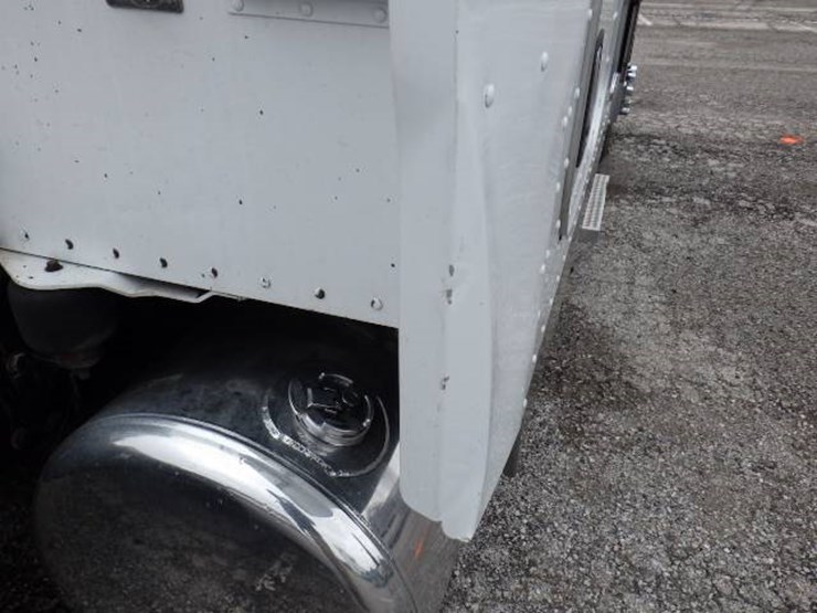 peterbilt-389-image-6