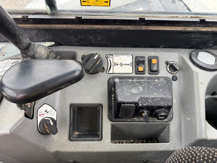 2020-bobcat-e85-image-30