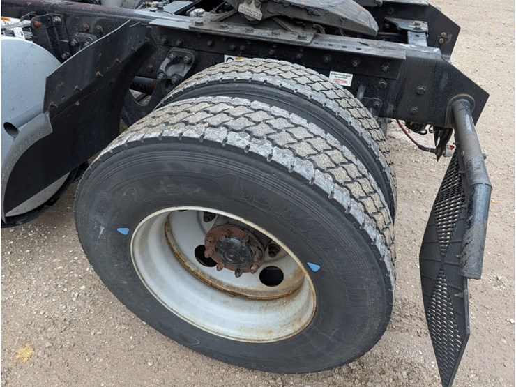 2019-kenworth-t680-image-9