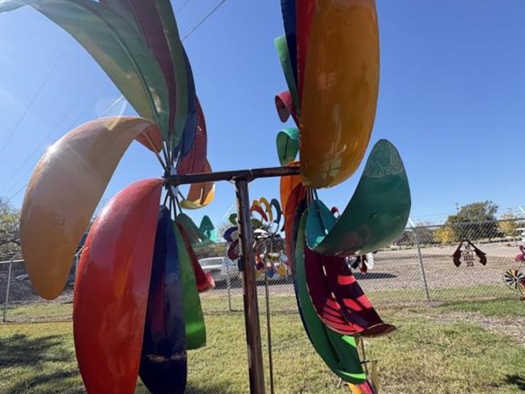 #92-•-metal-art--standing-whirlygig-image-2