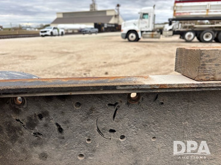 international-4900-image-48