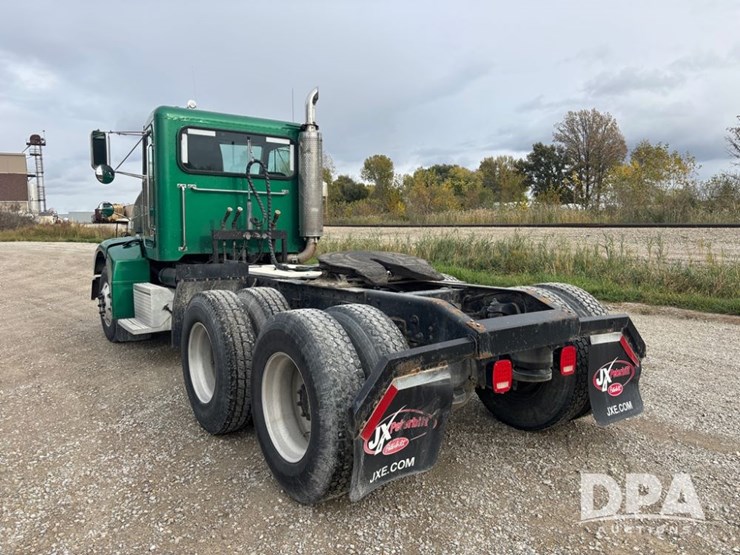 peterbilt-385-image-13