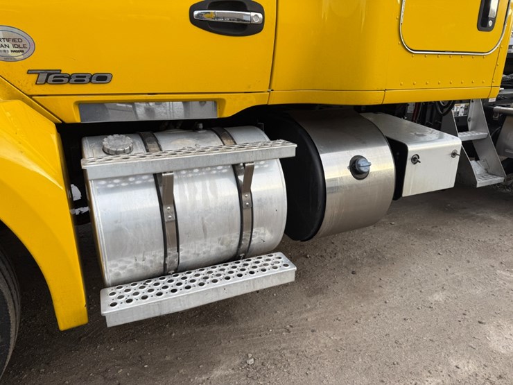 2020-kenworth-t680-image-8