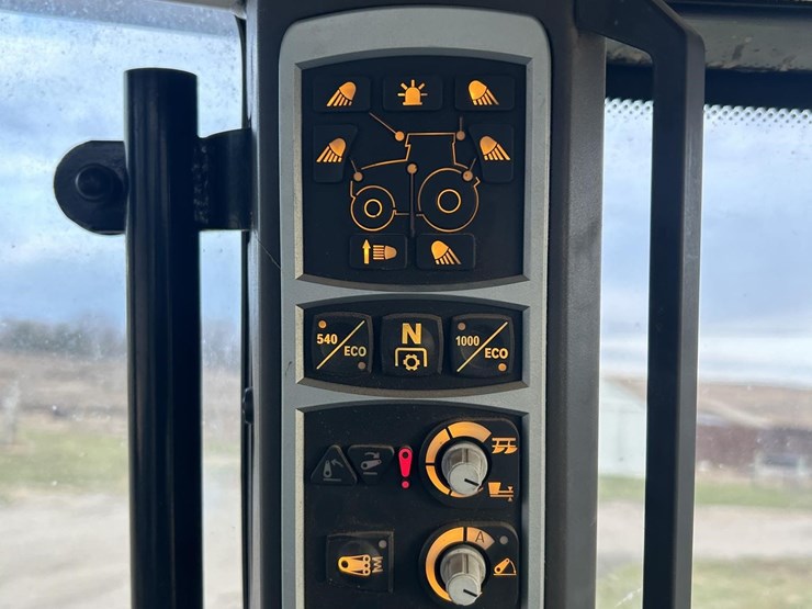 2014-challenger-mt585d-image-63