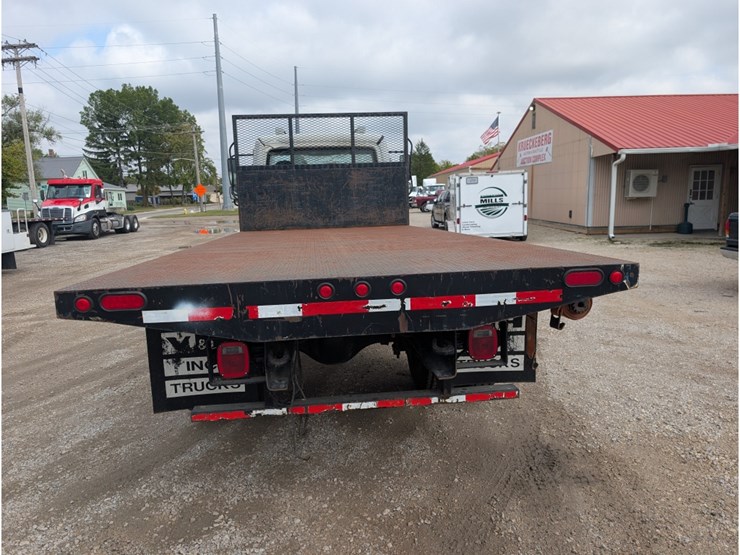 2014-freightliner-m2-106-image-9