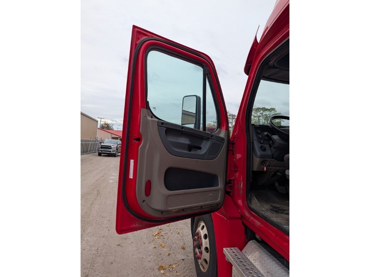 freightliner-cascadia-125-image-21