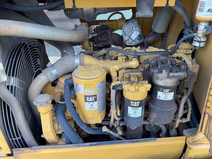 2019-caterpillar-d5k2-image-26