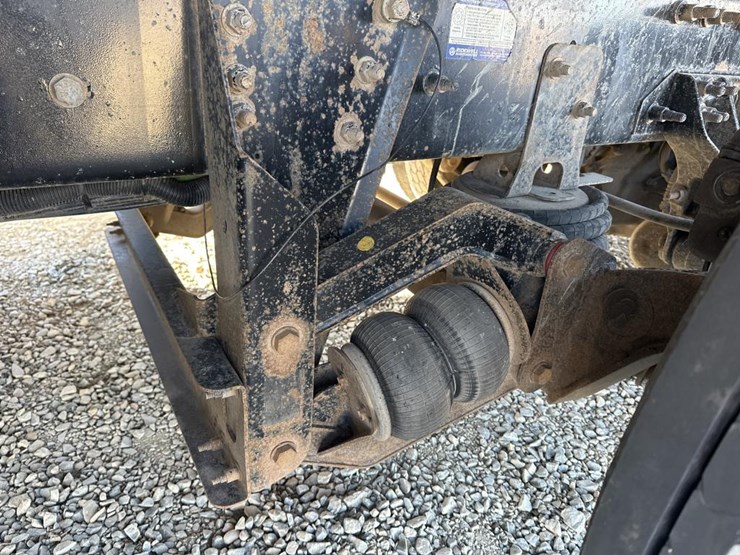 2017-international-hx615-image-29