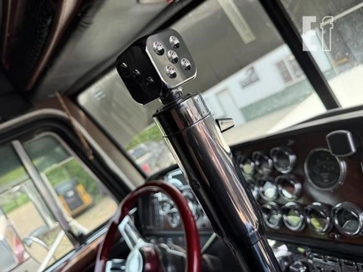 2002-peterbilt-379-image-34