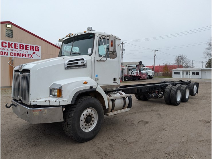 western-star-4700sb-image-1