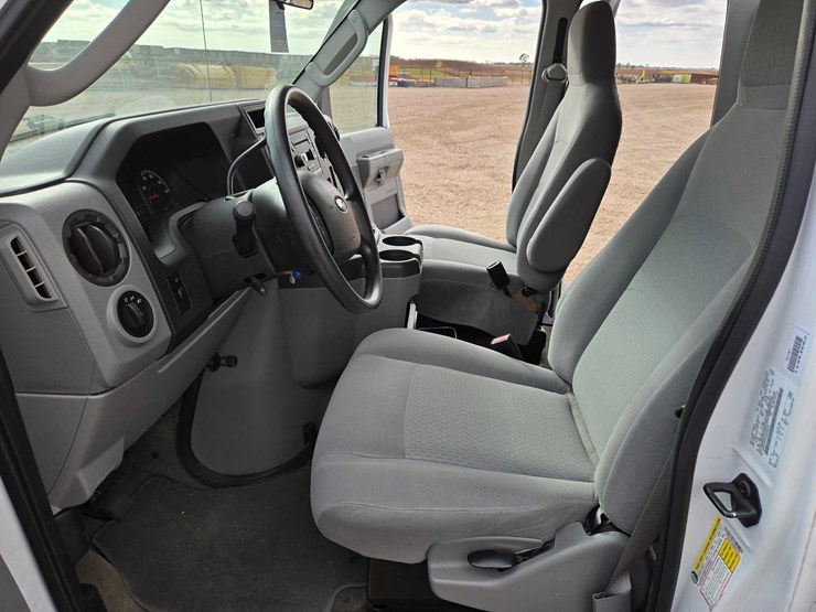 2012-ford-e350-image-10