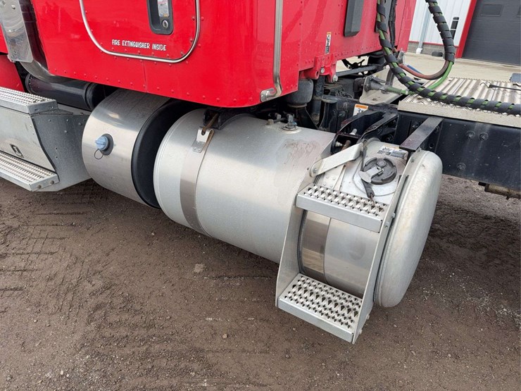 2019-peterbilt-579-image-27