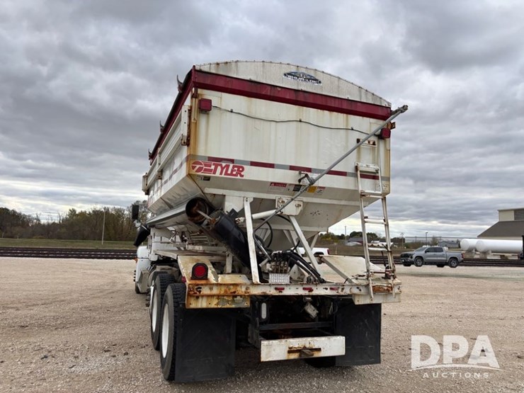 freightliner-fld112-image-11