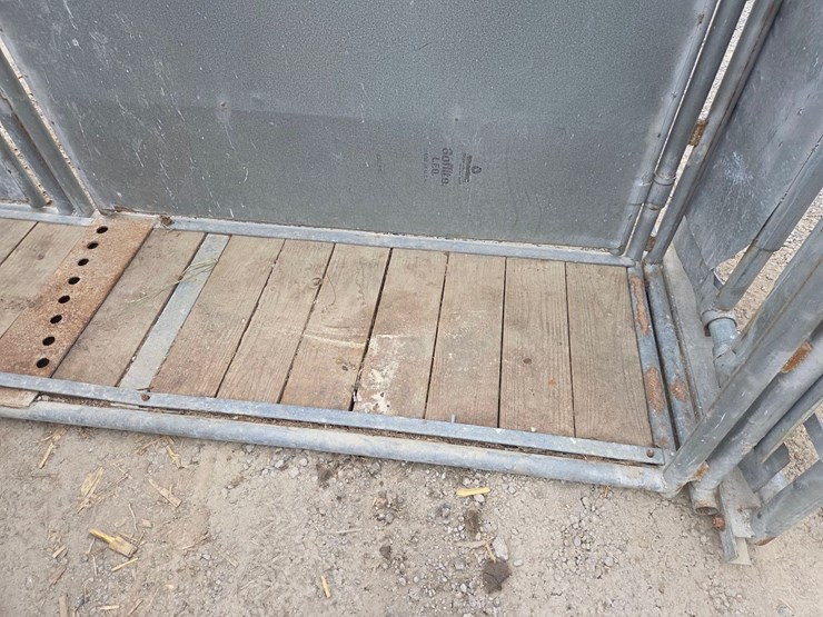 cattle-chute-w/-palpation-cage-image-19