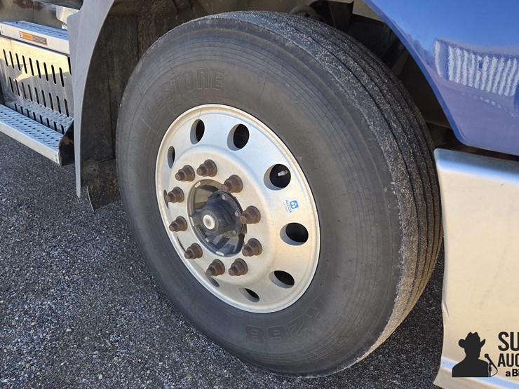 2013-mack-cxu613-t/a-truck-tractor-image-19