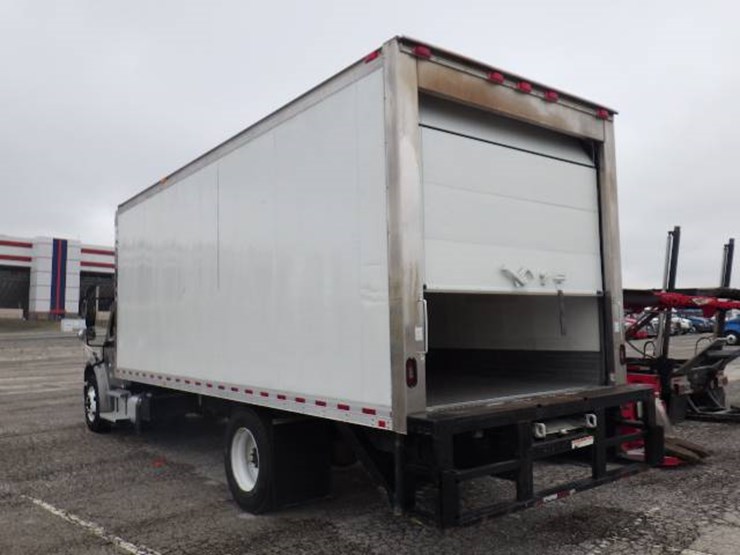 freightliner-m2-106-image-11