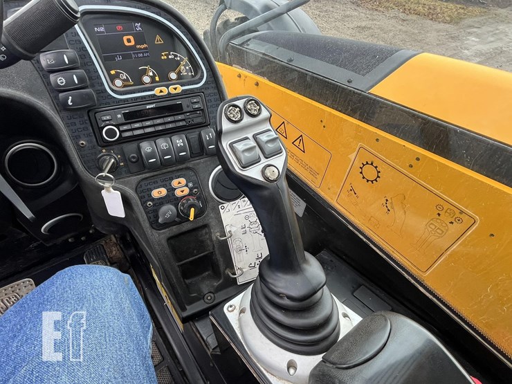 jcb-541-70-agri-plus-image-18