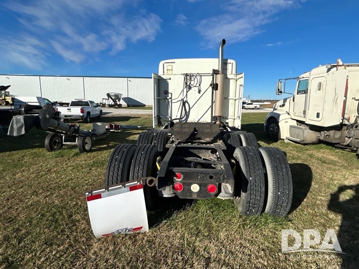 1996-freightliner-fld120-image-9