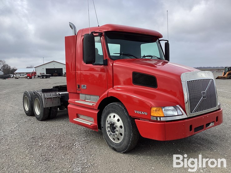 2002-volvo-vnl-t/a-truck-tractor-image-3