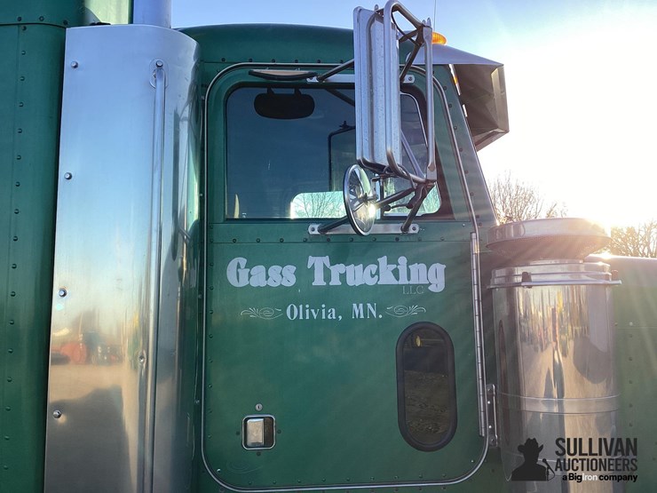 peterbilt-379-image-16