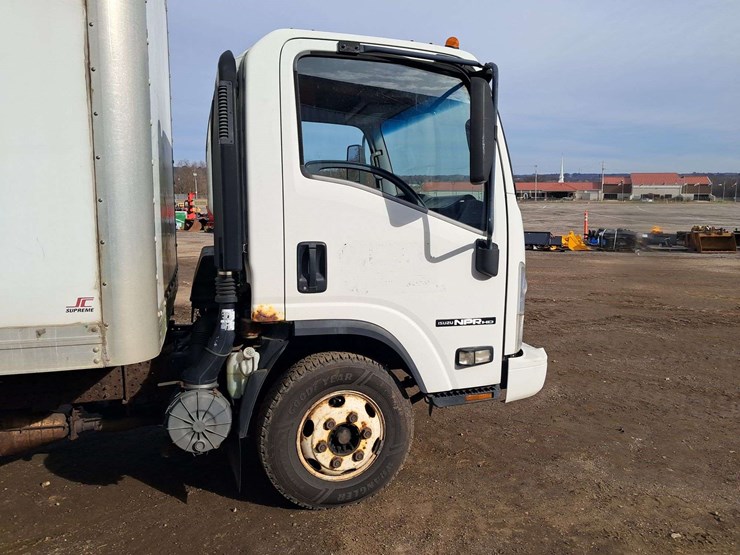 2008-isuzu-npr-image-12