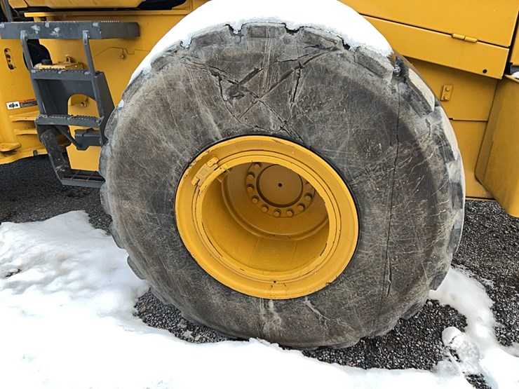 2021-deere-644k-image-13