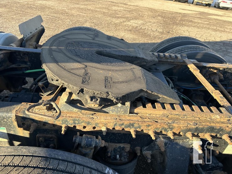 2012-freightliner-cascadia-125-image-44